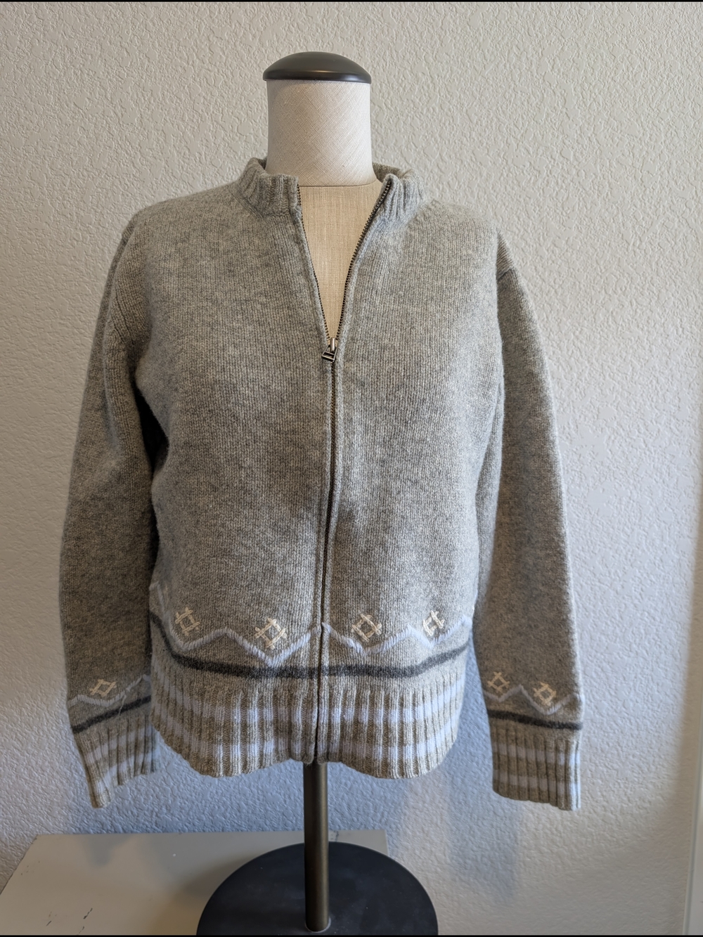 Eddie Bauer Women’s Gray Zip-Front Knit Sweater with Geometric Trim